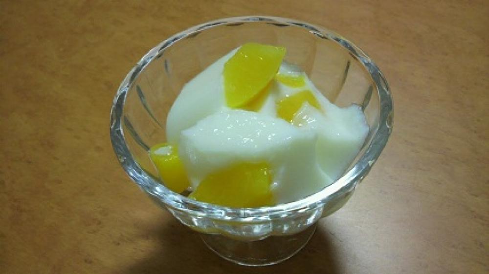 桃入り牛乳ゼリー