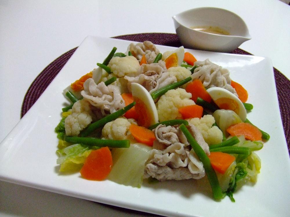豚しゃぶと温野菜の彩サラダ風♪