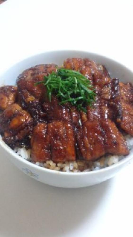 みんな大好き☆照り照り秋刀魚の蒲焼き丼