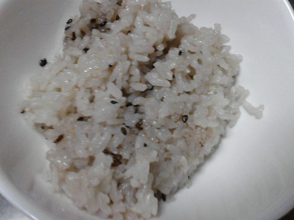 簡単おいしい☆雑穀ごはん風黒ごまごはん♪